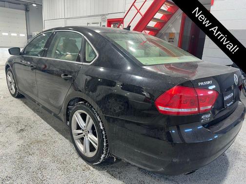 2014 Volkswagen Passat 1.8T Auto SE w/Sunroof & Nav