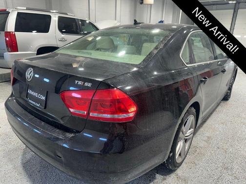 2014 Volkswagen Passat 1.8T Auto SE w/Sunroof & Nav