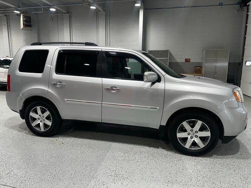 Silver 2015 Honda Pilot Touring