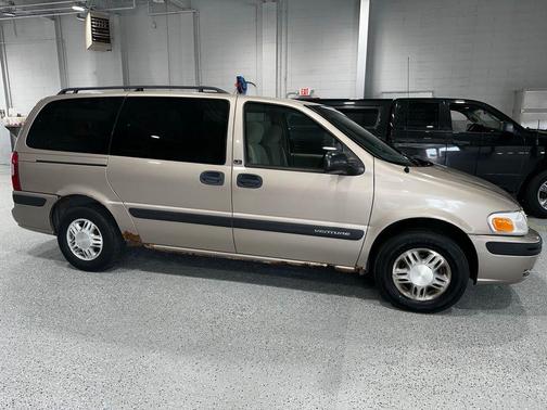 Sandrift Metallic 2004 Chevrolet Venture LS