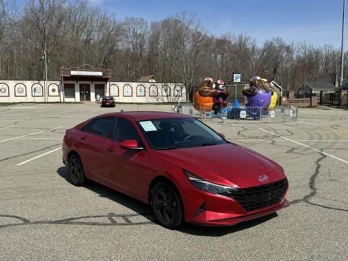 2023 Hyundai ELANTRA SEL