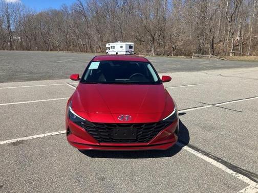 2022 Hyundai ELANTRA SE