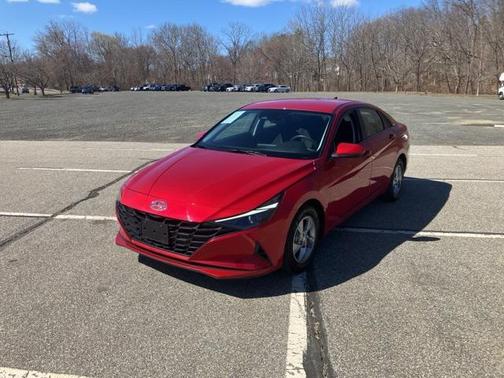 2022 Hyundai ELANTRA SE