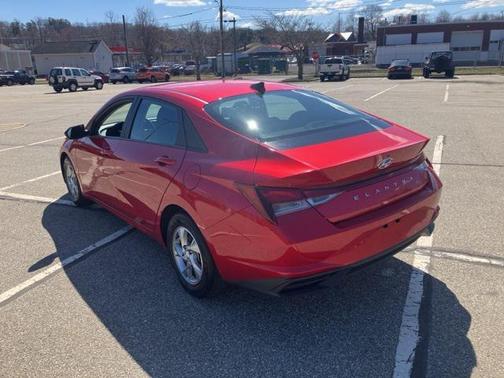 2022 Hyundai ELANTRA SE
