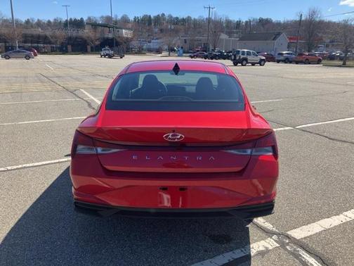 2022 Hyundai ELANTRA SE