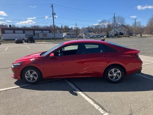 2022 Hyundai ELANTRA SE