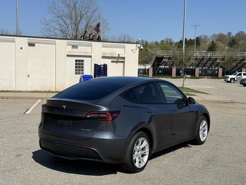 2022 Tesla Model Y Long Range Dual Motor All-Wheel Drive