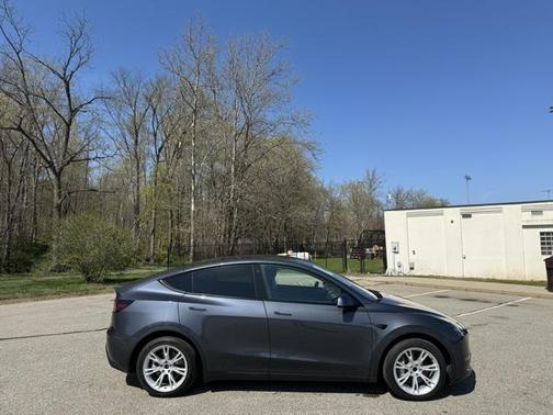 2022 Tesla Model Y Long Range Dual Motor All-Wheel Drive