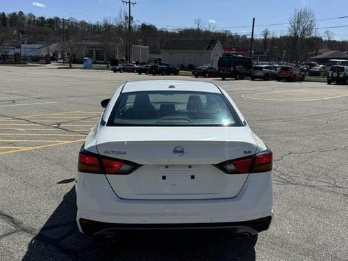 2022 Nissan Altima SR FWD