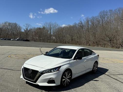 2022 Nissan Altima SR FWD