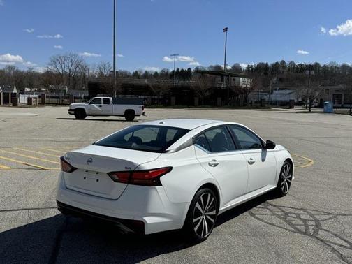 2022 Nissan Altima SR FWD