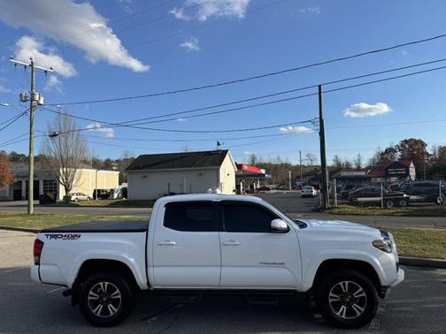 2016 Toyota Tacoma TRD Sport