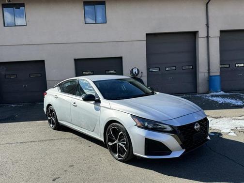 2023 Nissan Altima SR FWD