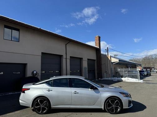 2023 Nissan Altima SR FWD
