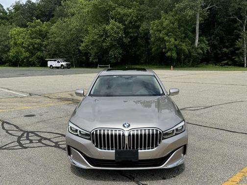2022 BMW 740 i xDrive