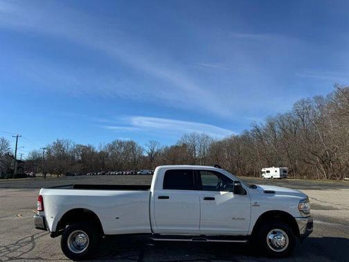2024 RAM 3500 Big Horn Crew Cab 4x4 8' Box