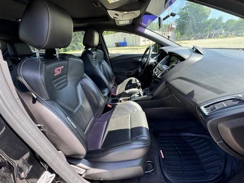 2017 Ford Focus ST ST