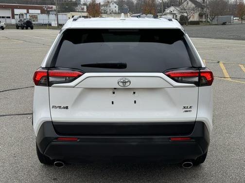 2020 Toyota RAV4 XLE