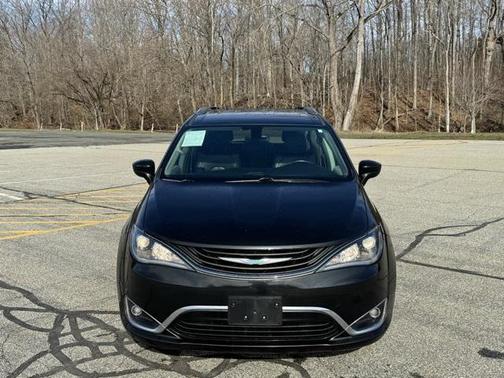 2018 Chrysler Pacifica Hybrid Touring L
