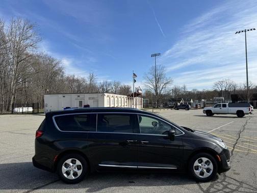 2018 Chrysler Pacifica Hybrid Touring L