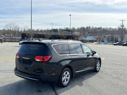 2018 Chrysler Pacifica Hybrid Touring L