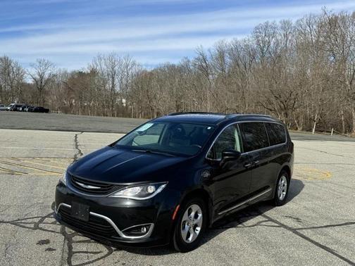 2018 Chrysler Pacifica Hybrid Touring L