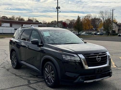 2022 Nissan Pathfinder SL 4WD