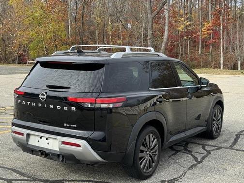 2022 Nissan Pathfinder SL 4WD