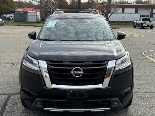 2022 Nissan Pathfinder SL 4WD