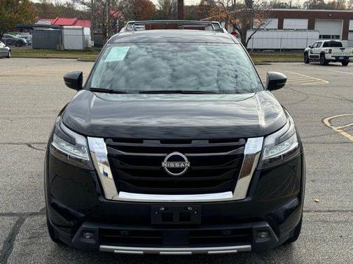 2022 Nissan Pathfinder SL 4WD