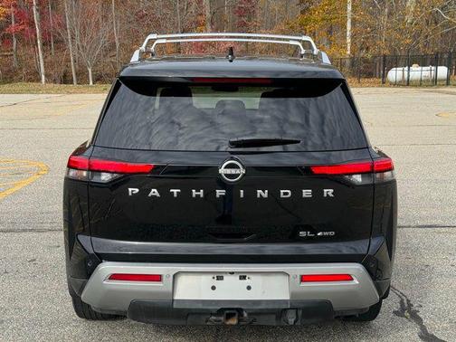 2022 Nissan Pathfinder SL 4WD