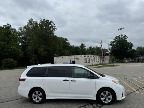 2019 Toyota Sienna SE