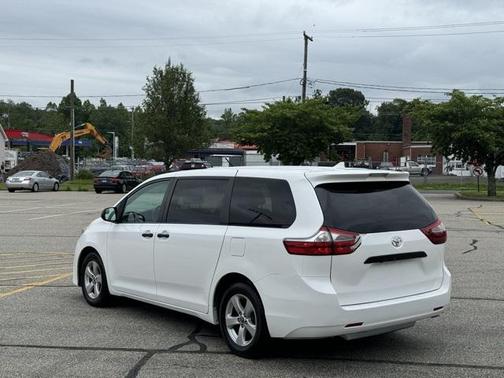 2019 Toyota Sienna SE