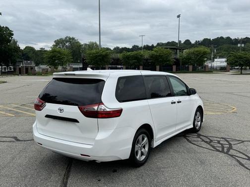 2019 Toyota Sienna SE