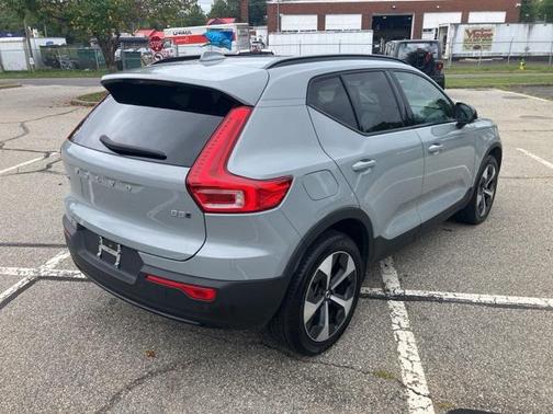 2024 Volvo XC40 B5 Plus Dark Theme