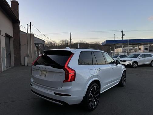 2023 Volvo XC90 Recharge Plug-In Hybrid T8 Ultimate Dark Theme 7-Seater