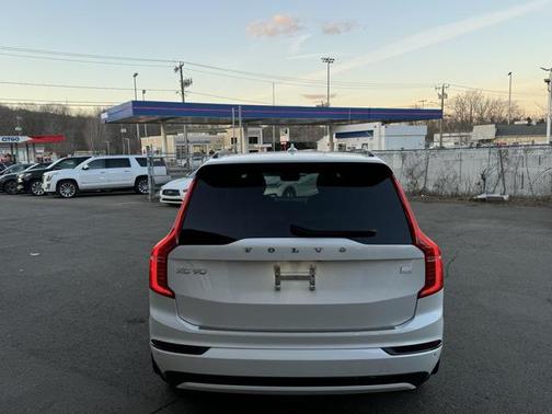 2023 Volvo XC90 Recharge Plug-In Hybrid T8 Ultimate Dark Theme 7-Seater