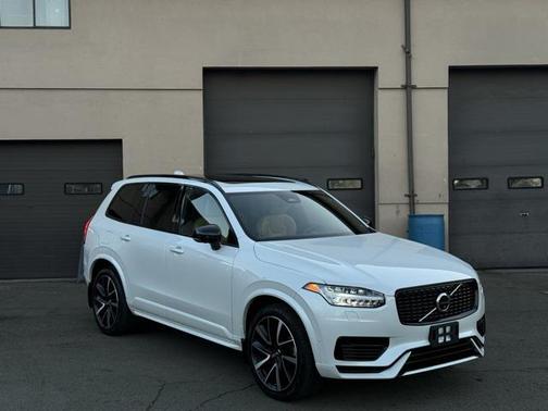 2023 Volvo XC90 Recharge Plug-In Hybrid T8 Ultimate Dark Theme 7-Seater