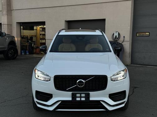 2023 Volvo XC90 Recharge Plug-In Hybrid T8 Ultimate Dark Theme 7-Seater