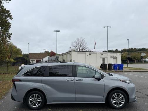 2022 Toyota Sienna XLE