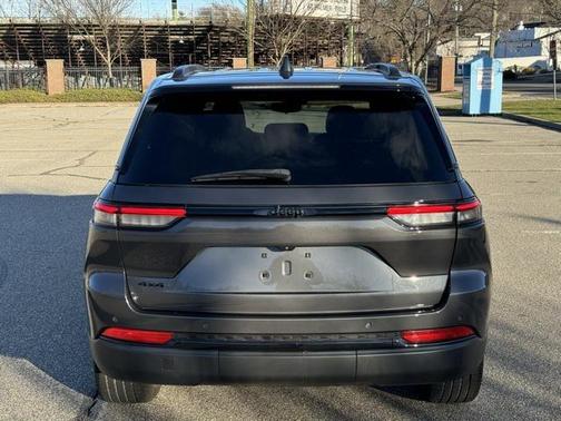 2022 Jeep Grand Cherokee Altitude