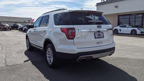 Photo 3 of 29 of 2016 Ford Explorer XLT