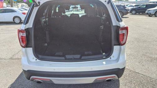 Photo 5 of 29 of 2016 Ford Explorer XLT