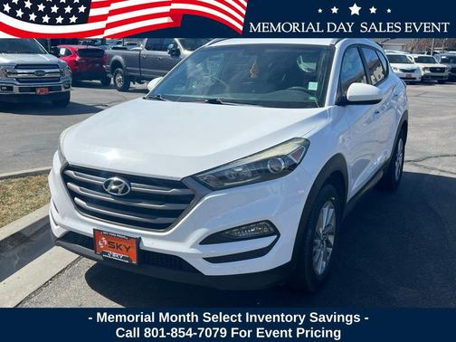 Dazzling White 2016 Hyundai TUCSON SE