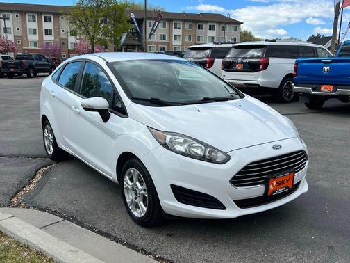 Oxford White 2016 Ford Fiesta SE