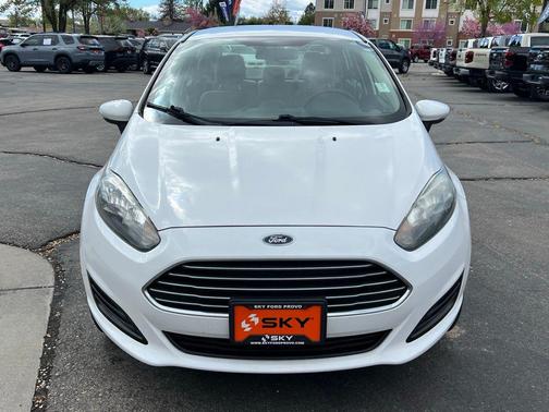 Oxford White 2016 Ford Fiesta SE
