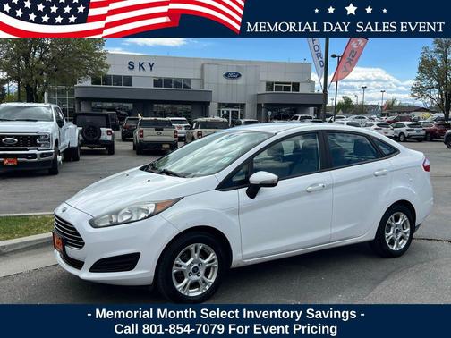Oxford White 2016 Ford Fiesta SE