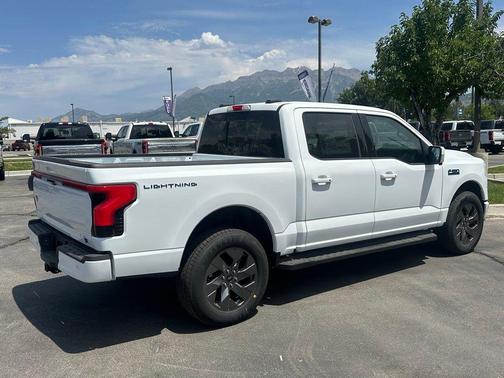2025 Ford F-150 Lightning LARIAT