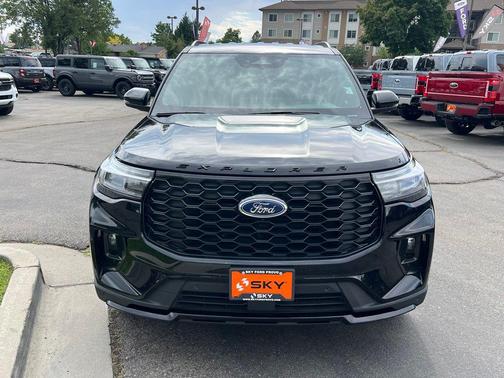 Black Metallic 2025 Ford Explorer ST-Line
