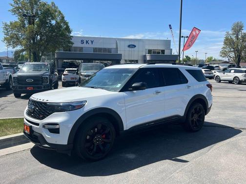 White Metallic 2023 Ford Explorer ST